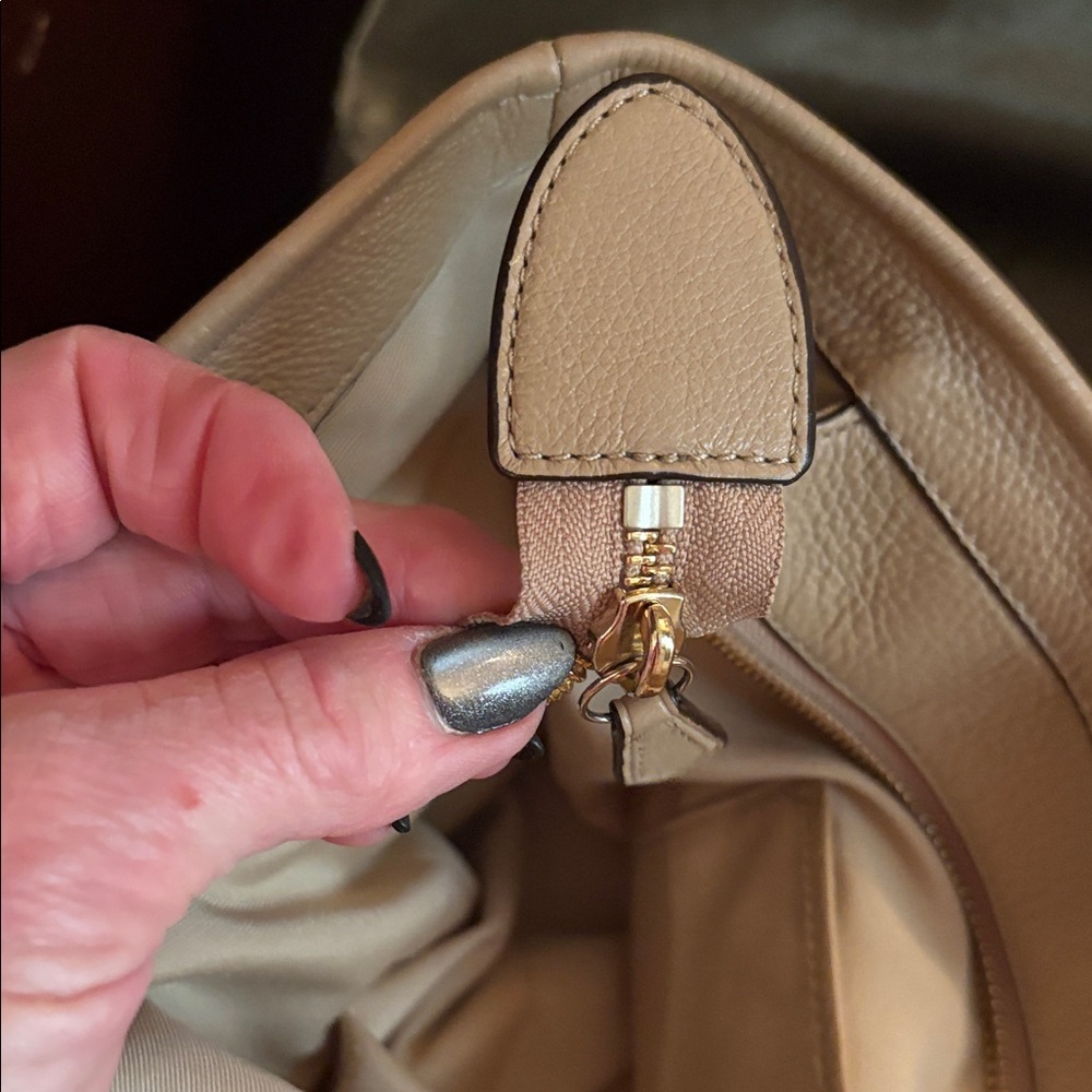 Chicago Coach Ellis Beige Leather Tote with Gold Hardware and Decorative Scarf - Picture 15 of 15